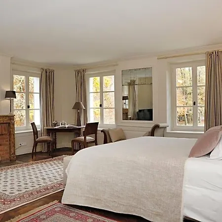 فندق مبيت وإفطار Domaine Du Plessis 4*