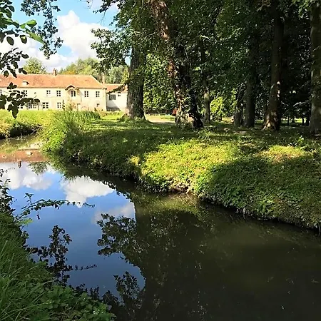 فندق مبيت وإفطار Domaine Du Plessis 4*